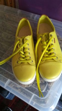 Echo green tennis shoes size 8