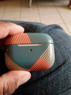 Now Bluetooth headphones Apple work good and good Bass $90