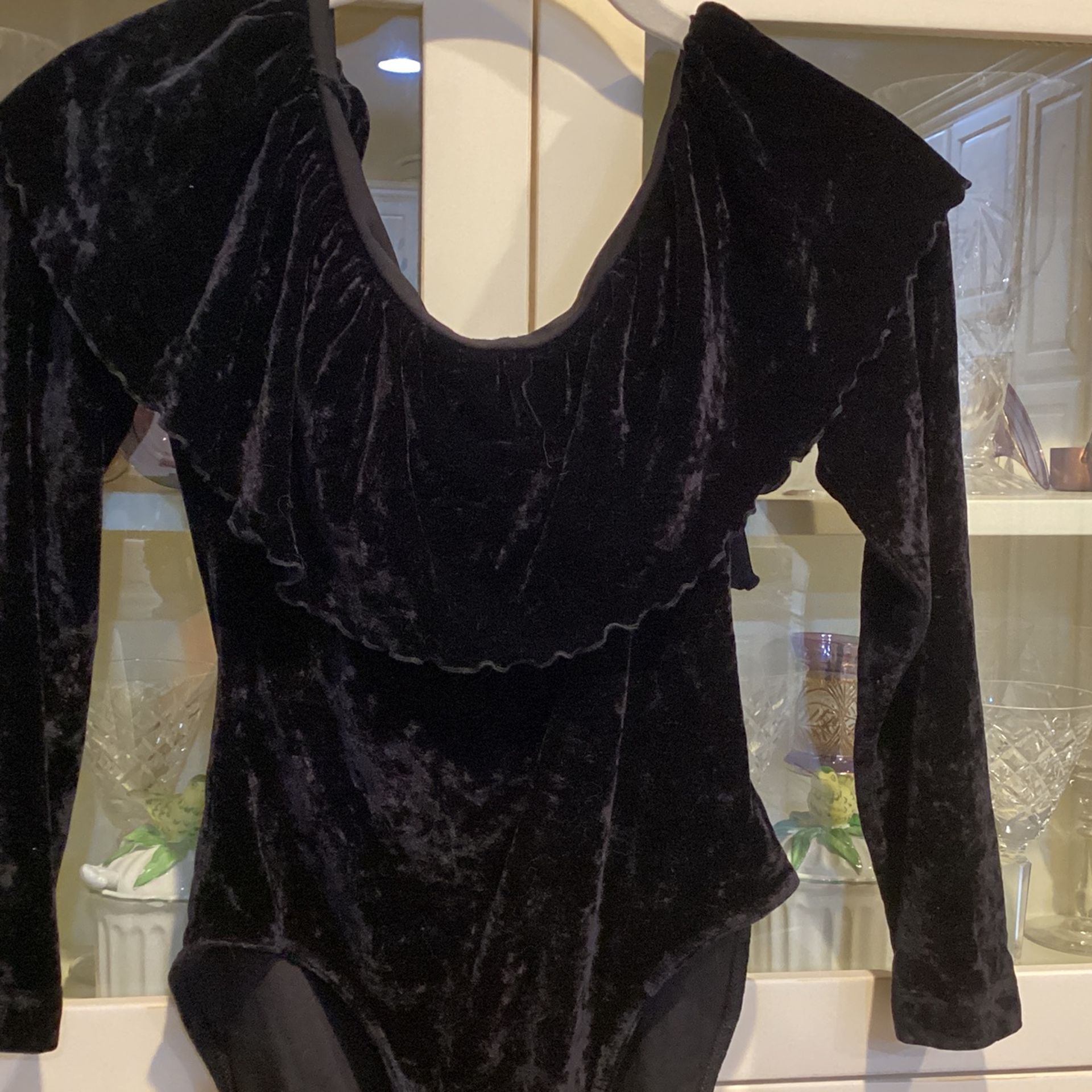 BLACK VELVET RUFFLED BODYSUIT