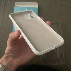Iphone 11 pro max phone case white