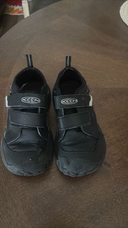 Keen  tennis shoes
