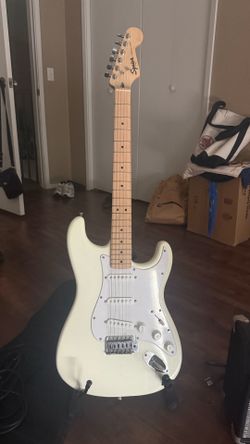 Squier Sonic Stratocaster Pack with the Frontman 10G amp