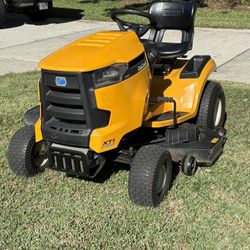 Cub Cadet Riding Lawnmower 