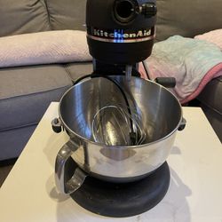 Brand New KITCHENAID METAL GRAIN MILL ATTACHMENT STAND MIXER ATTACHMENT KGM  for Sale in Irving, NY - OfferUp