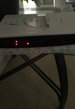 Selling my kitchen mate radio /alarm clock