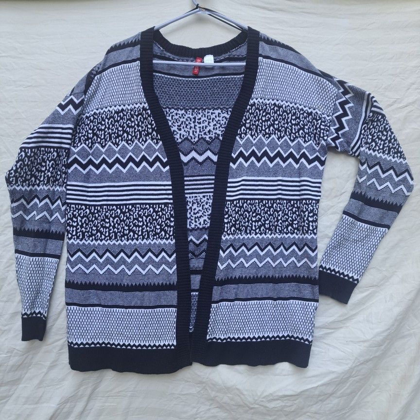 H&M Divided Black and White Cardigan Size M