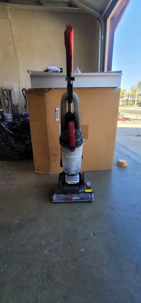 Eureka Dashsprint Vacuum Hablo Español