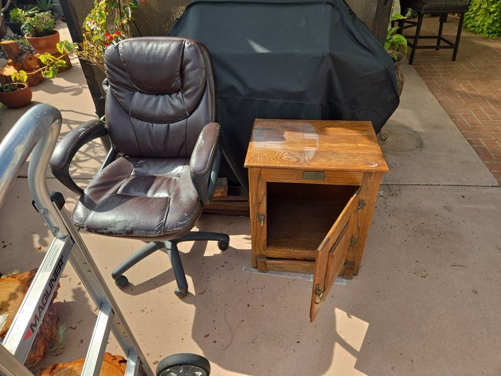 Free End Table / .gratis Mesa De Noche....