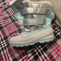 Girls Snow Boots New With Tags Size 12
