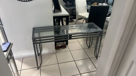 Glass fancy table