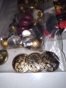 Vintage 90s buttons and buckles