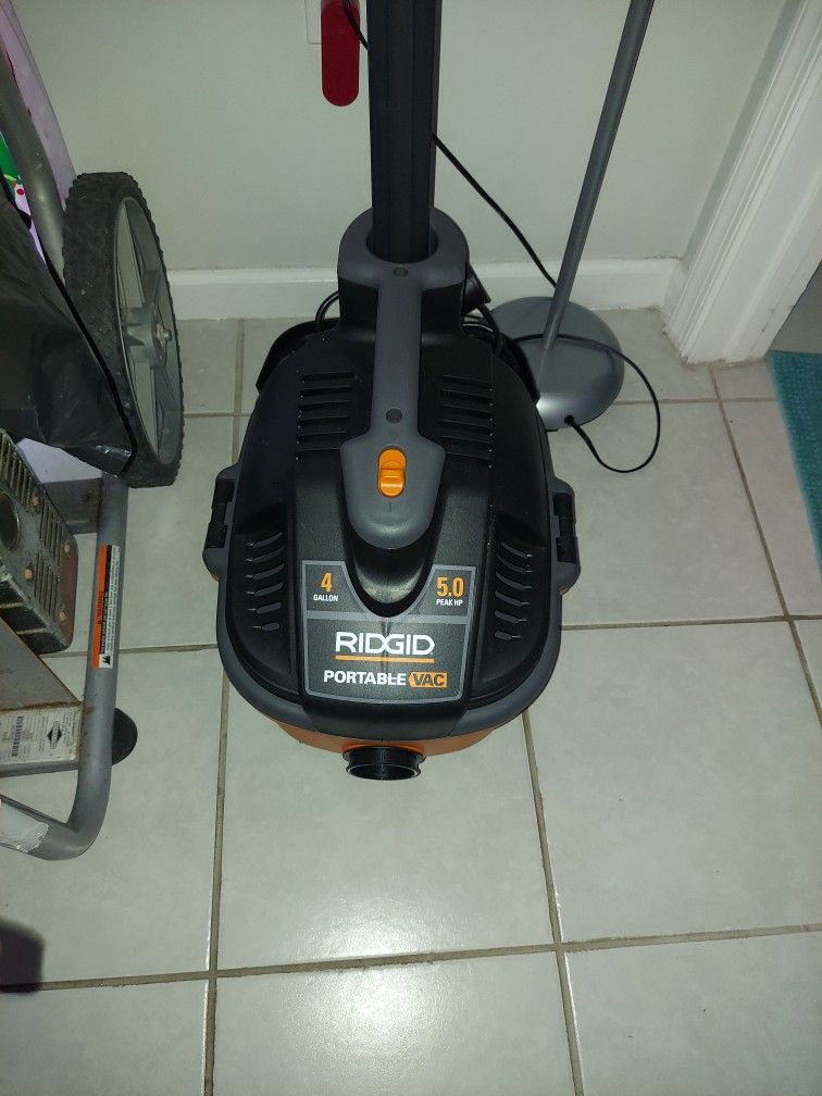 RiDGiD Portablable Vac 4 Gallon
