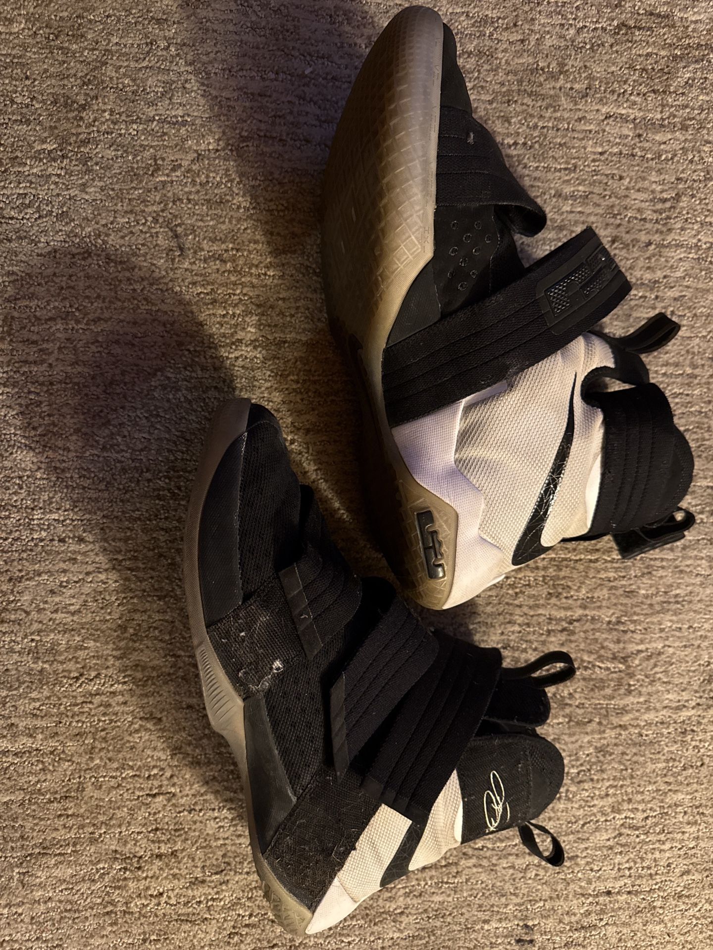 Nike LeBron Soldier 10 Basketball Shoes