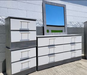 Dresser whit mirror and 2 nightstands - Cómoda con espejo y 2 mesitas de noche