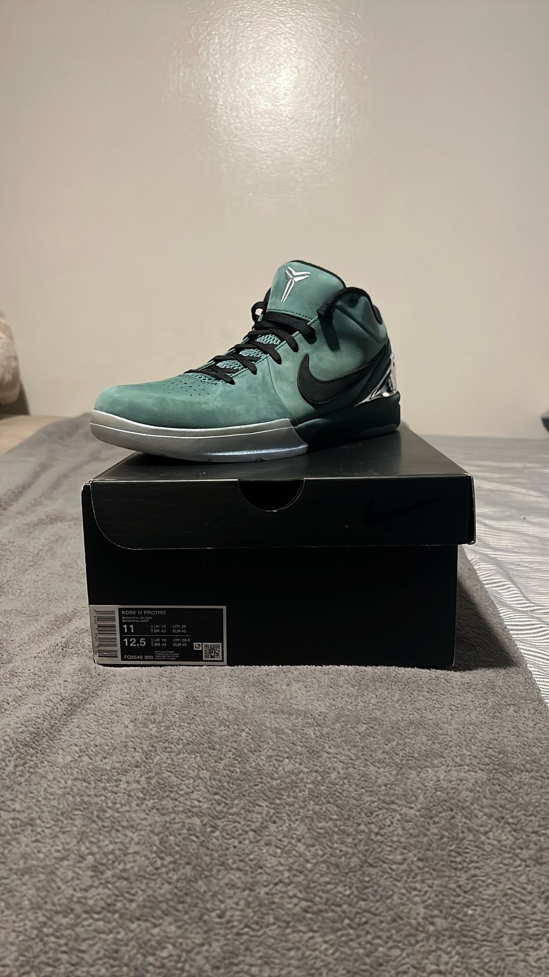 Brand New Kobe IV Pronto (Girl Dad)