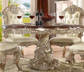 Dining Table Stunning, statement-making
