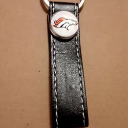NFL*BRONCO'S **LEATHER *SNAP BUTTON KEYCHAIN 