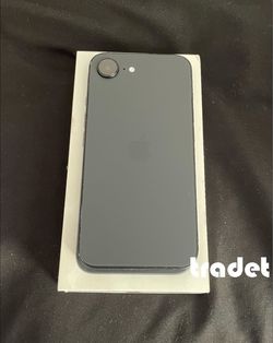 Apple iPhone 16e Black + Apple iPhone 17e Pink