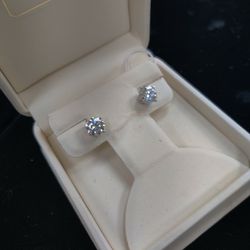 Diamond 💎 Earrings  💕