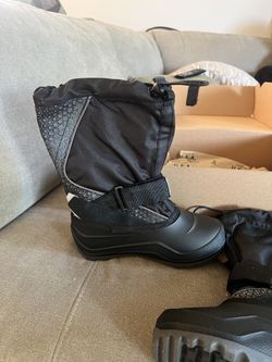 New Jamil Snow Boots Size 2 Children