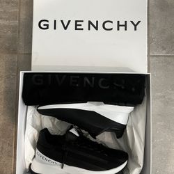 Givenchy Spectre Runner Sneakers in Synthetic Leather