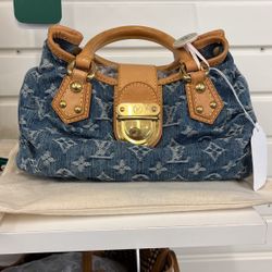 Louis Vuitton Purse 