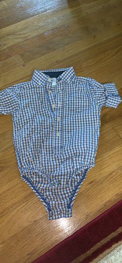18 months old baby under shirt excellent condition no pets smoke free home