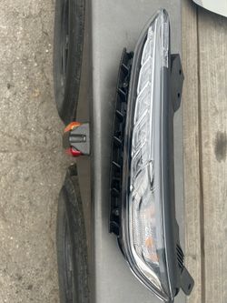 2018 2019 2020 2021 Hyundai Kona Left Driver Side LED Headlight Daytime Running Turn Signal Light OEM ( BRAND NEW)