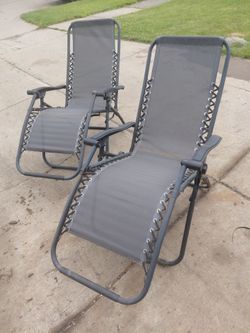 Folding lounge chairs