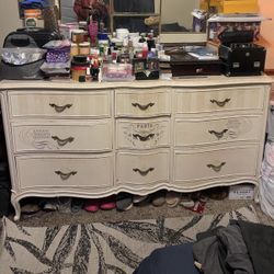 VICTORIAN GRAND DRESSER