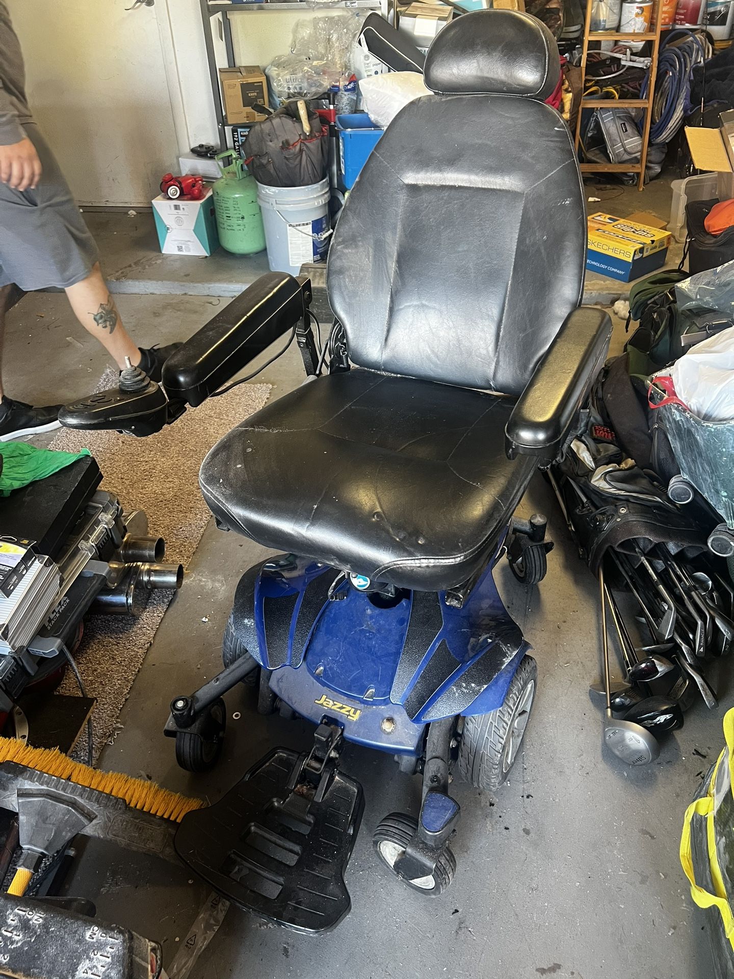 Electric wheelchair