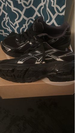 Gel 1130 asics  black and  silver