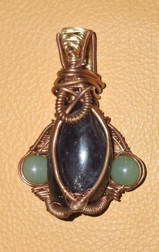 Hawks Eye/L Green Selenite Pendant