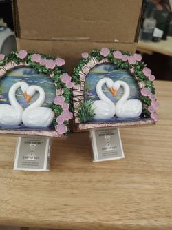 New bath and body works swan light up wallflower new