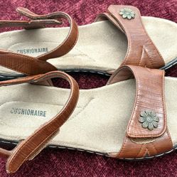Cushionaire Sandals Wmns Sz 8.5 M Brown Adjustable Strap Flower Open Toe Shoes