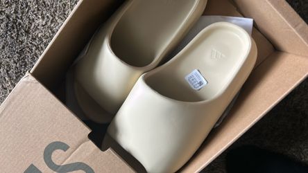 Cream YZY Slides