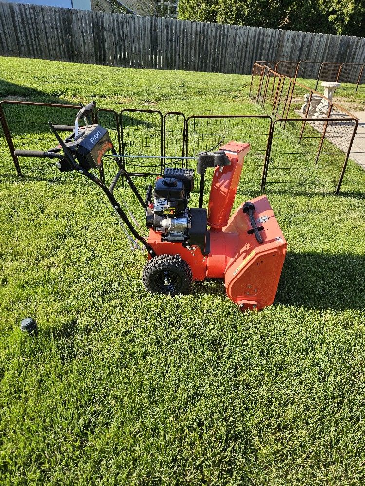 Ariens ST24E Snow Blower
