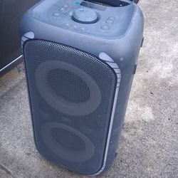 Onn Groove Large Party Speaker Gen. 2 Wireless with LED Lighting (100094813)™works Great