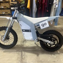 Cake trull E Moto BUY 1, Get A 2nd 1 For $700 ( Battery Not Included On 2nd Bike)