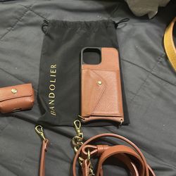 bandolier case para iphone 14 pro max  como nuevo y case psra  ear phone