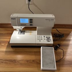 Pfaff Tiptronic 2040 Sewing Machine 