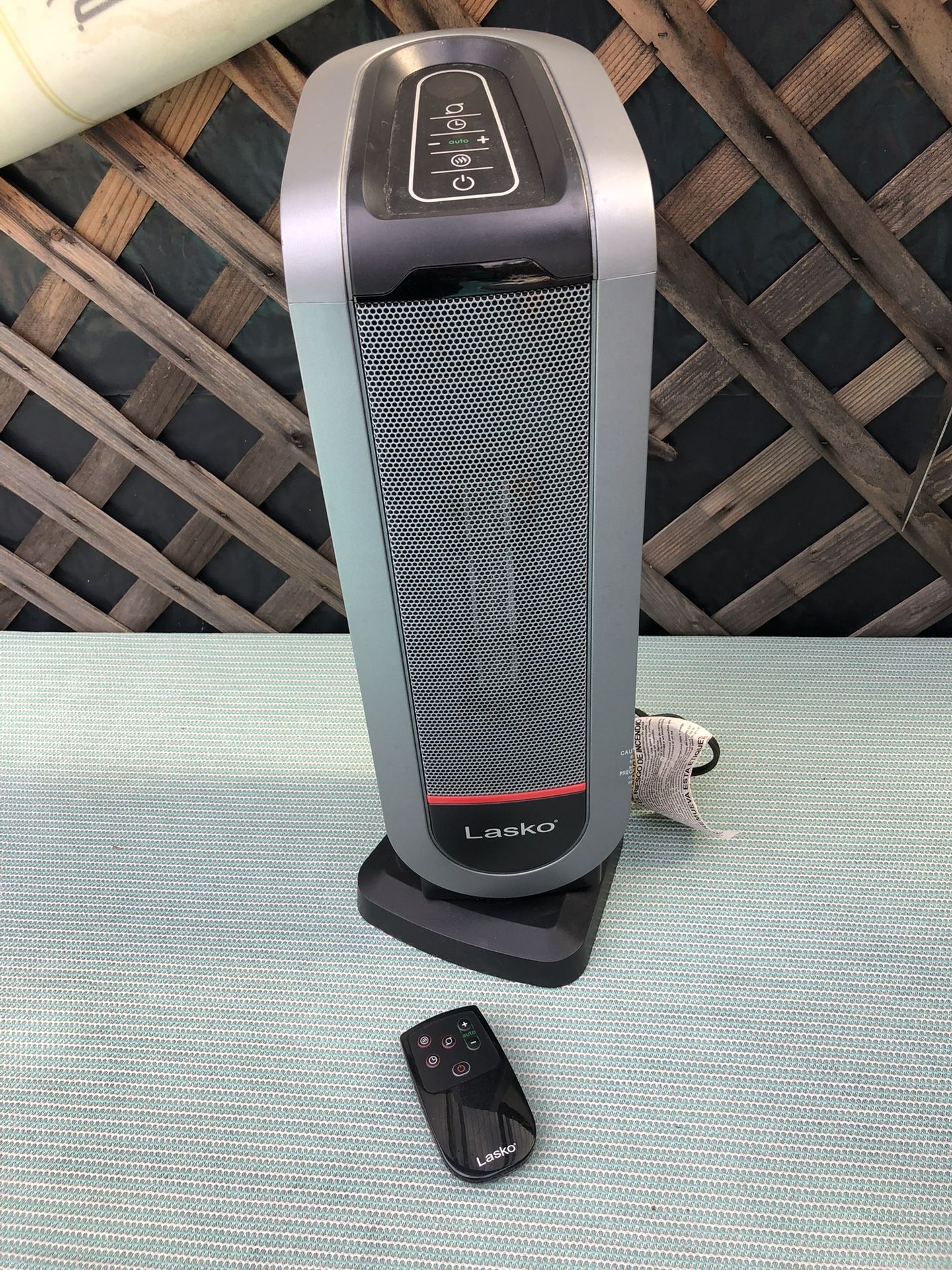 Lasko Oscillating tower Heater W/remote