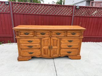 AICO FURNITURE VINTAGE WOOD XL 10 DRAWER DRESSER WITH MIRROR