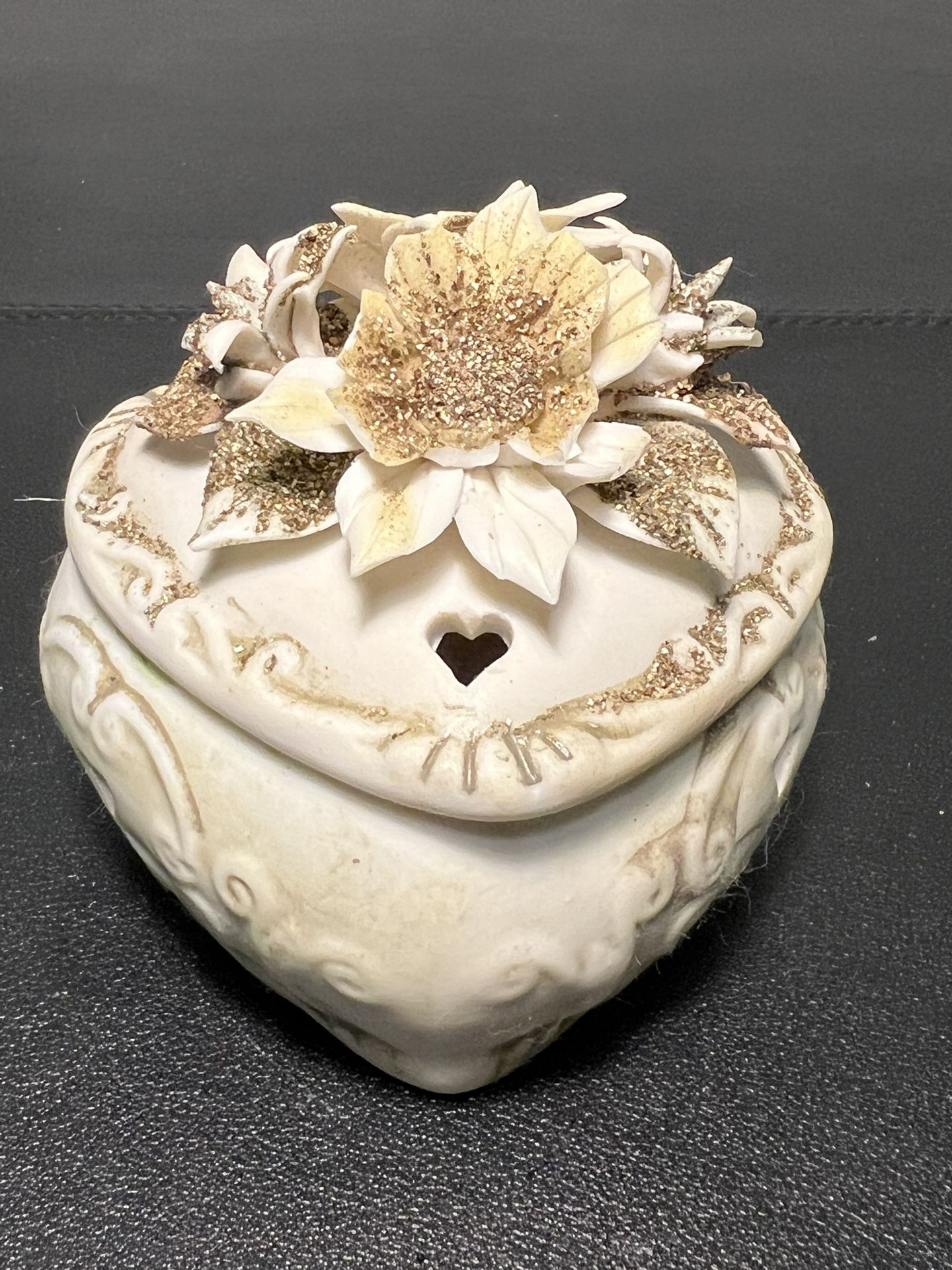 Lorren Home Dcor 1990s N Capodimonte Porcelain Floral Glitter Heart Trinket Box