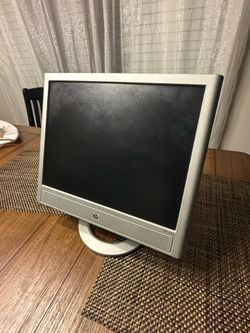 HP vs15x 15” LCD Color Monitor — VGA — Used