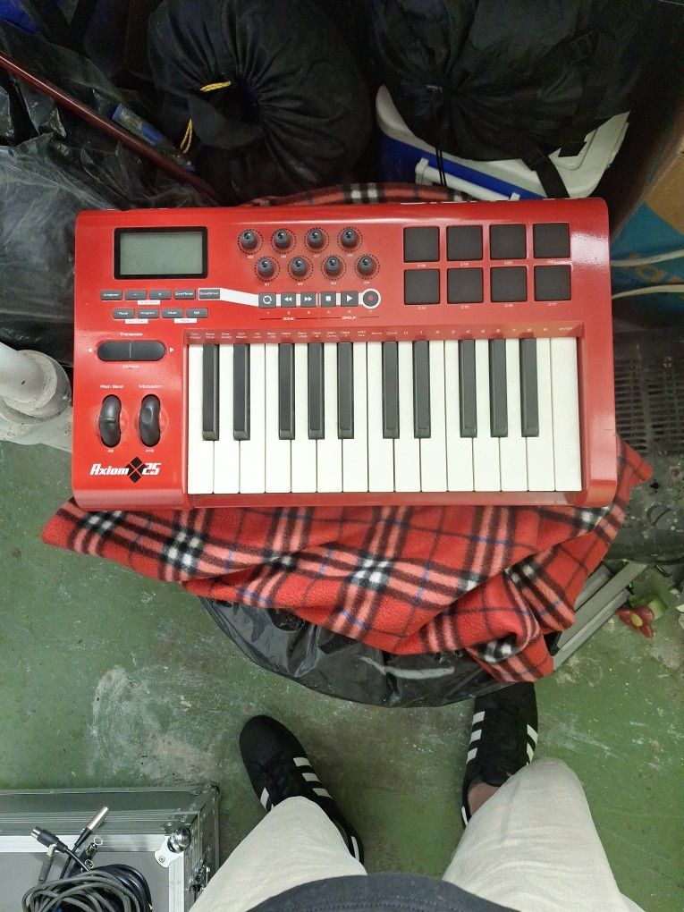 M-AUDIO Axiom25
