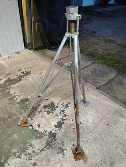 Fifth Wheel camper trailer stabilizer Jack 