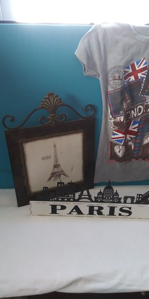(4) Paris Themed Items