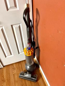 Dyson Vacuum Please Read The Description 