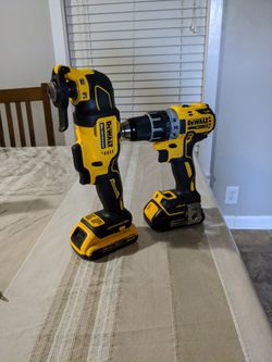 1/2 Drill driver Y Moltitool Nuevo No Cargador Solo Las Pilas Están Poquito Usadas